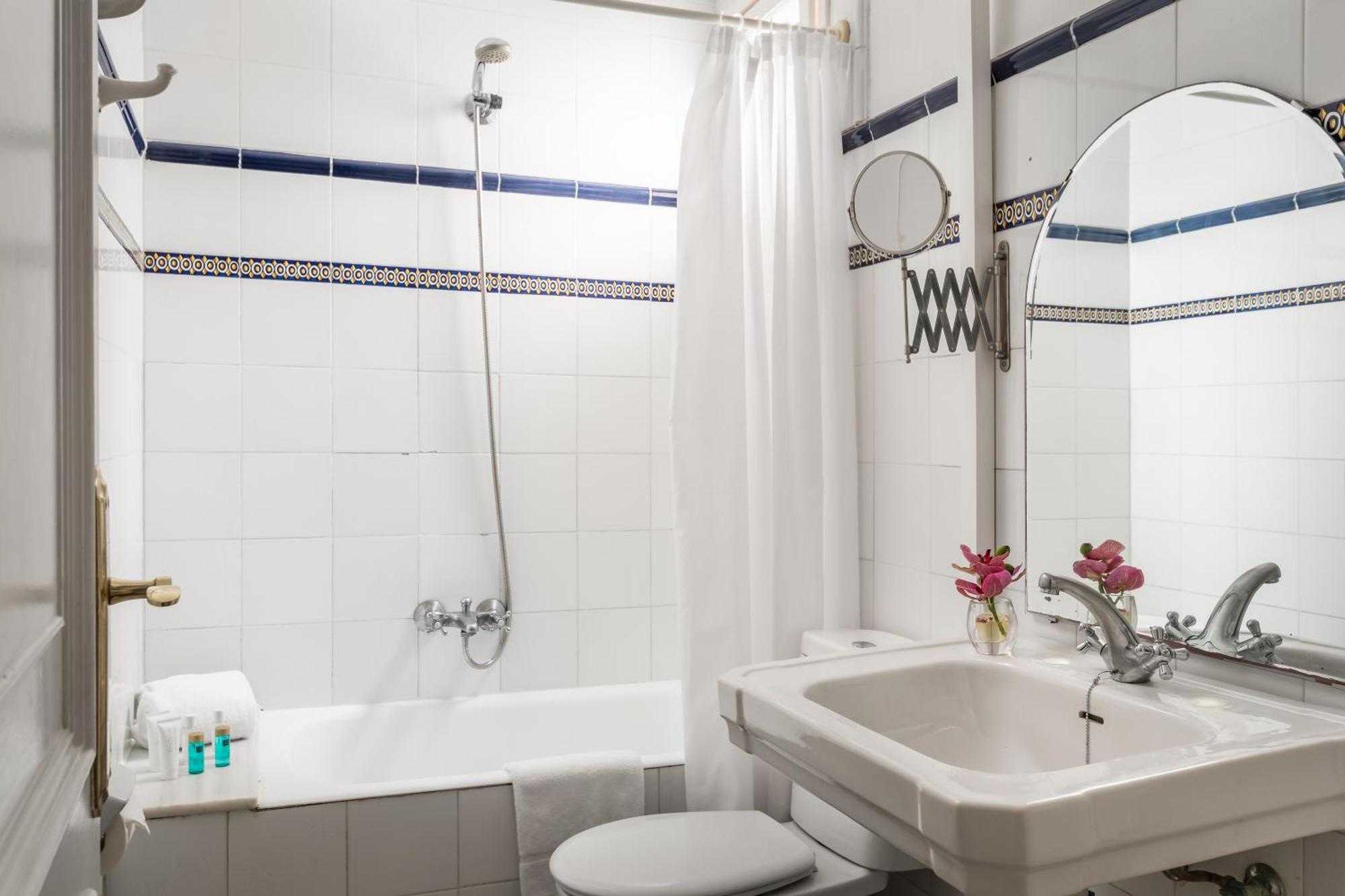 Hotel Medium Renaixenca Сиджес Экстерьер фото