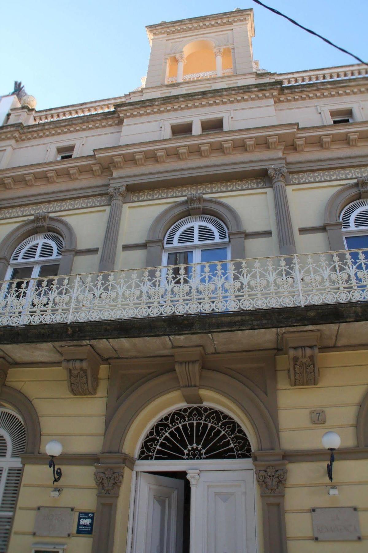 Hotel Medium Renaixenca Сиджес Экстерьер фото