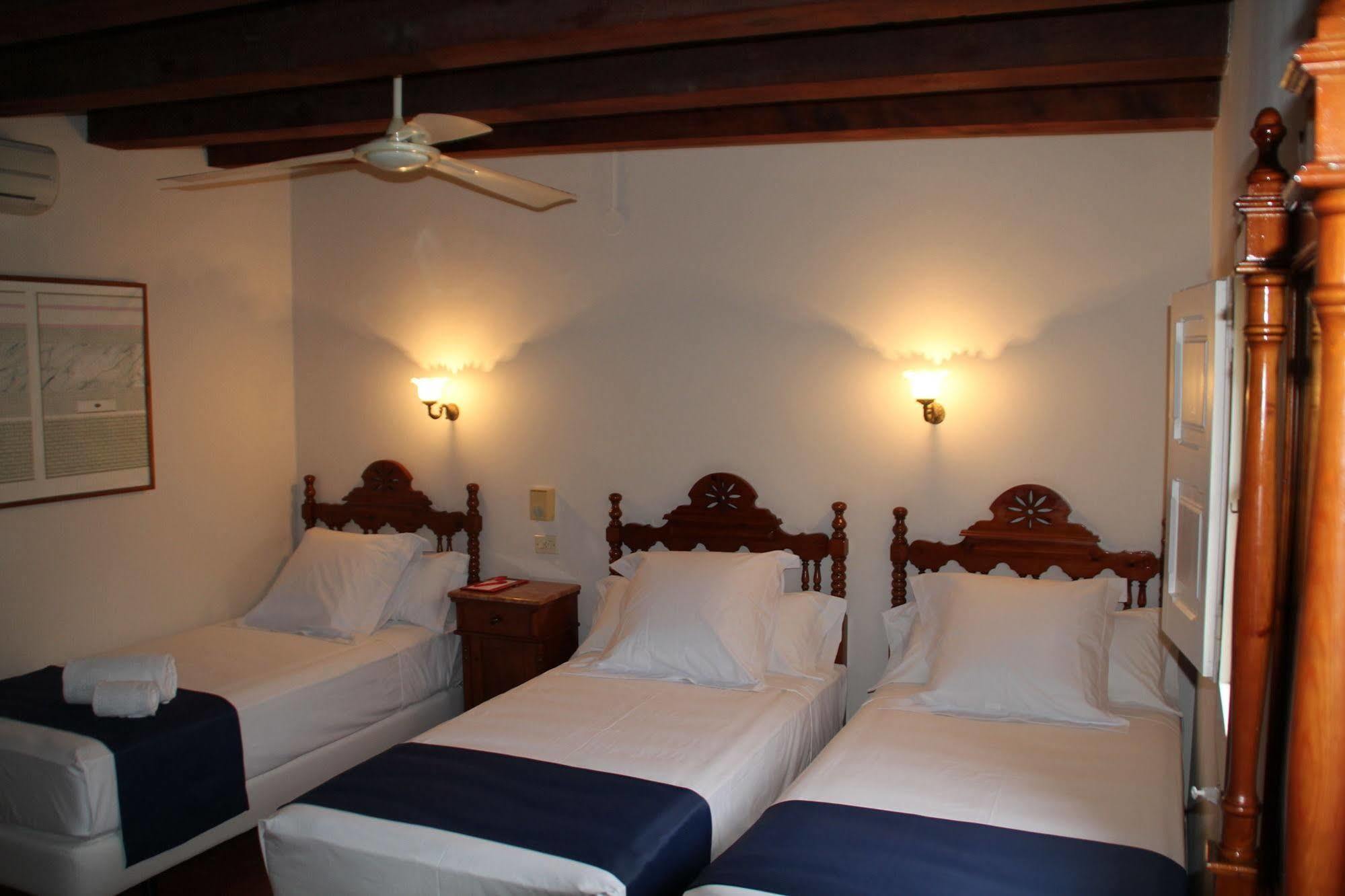 Hotel Medium Renaixenca Сиджес Экстерьер фото