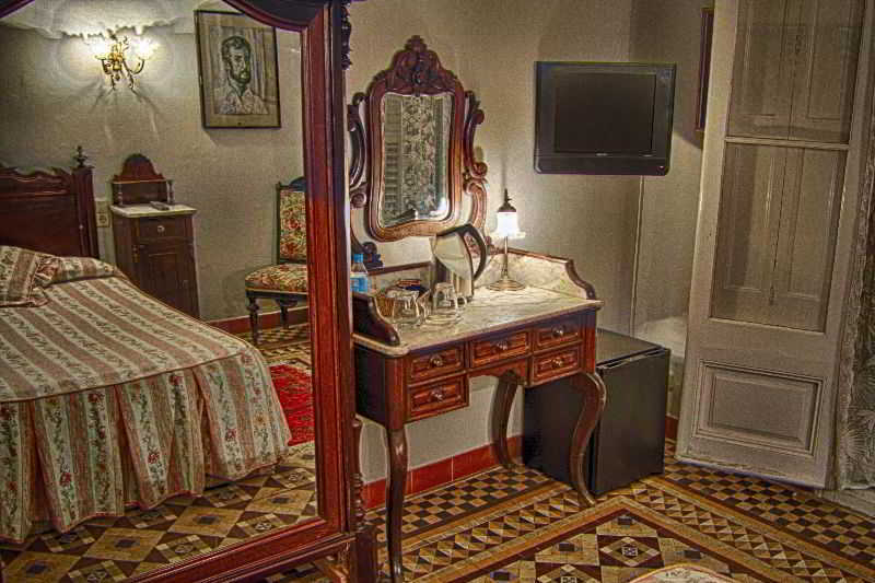 Hotel Medium Renaixenca Сиджес Экстерьер фото